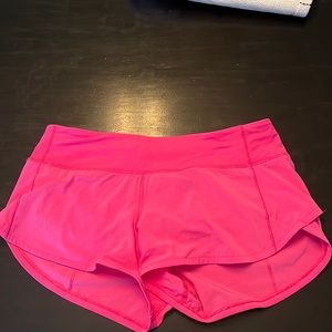 Lululemon Low rise speed up 2.5 inch size 6